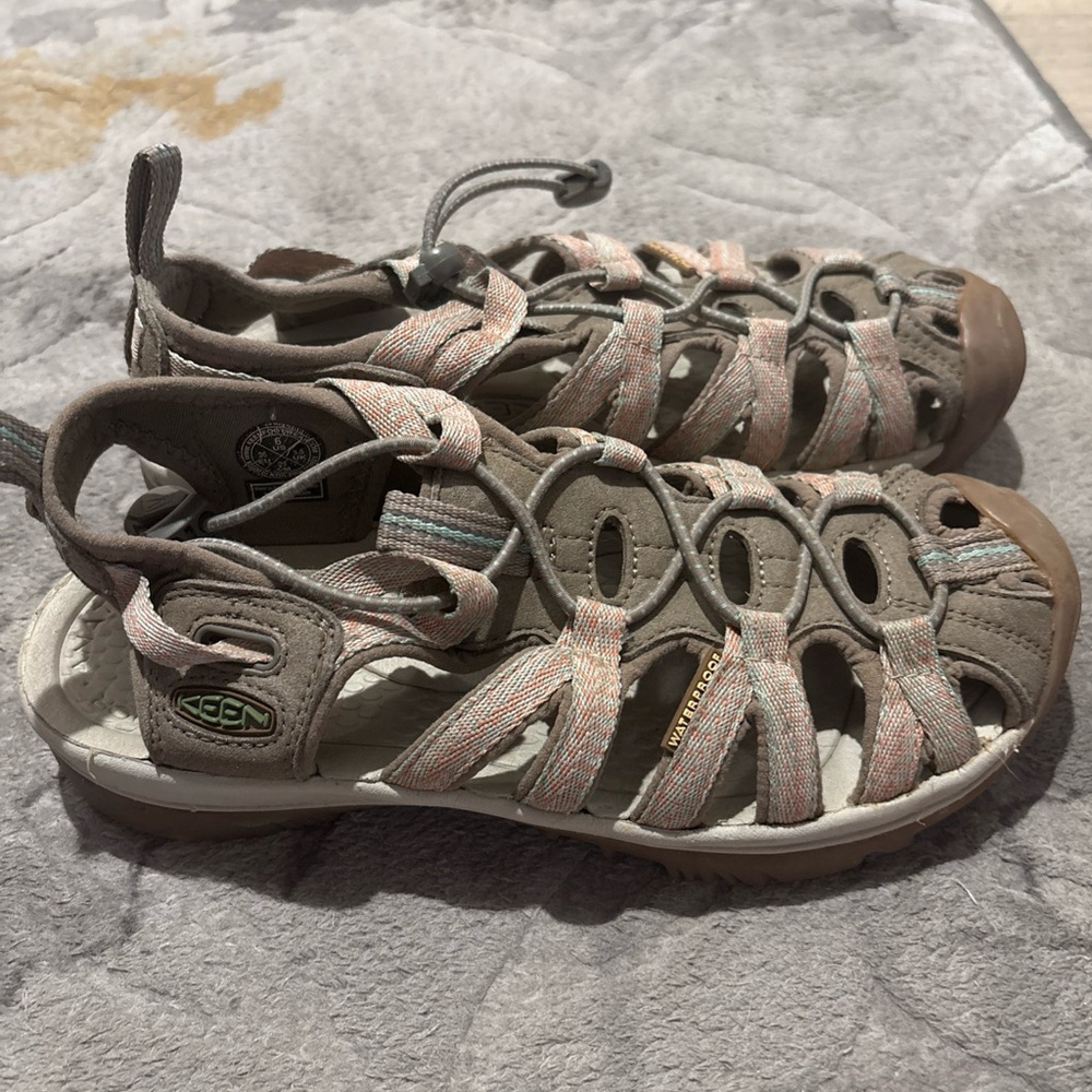 WOMEN'S KEEN WHISPER TAUPE/CORAL WATERPROOF HIKING/BEACH SANDAL SIZE 6